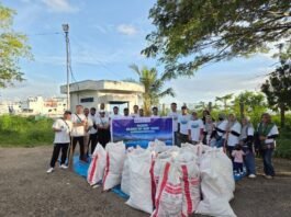 ASDP Bersihkan 13 Ton Sampah Laut dan Pesisir