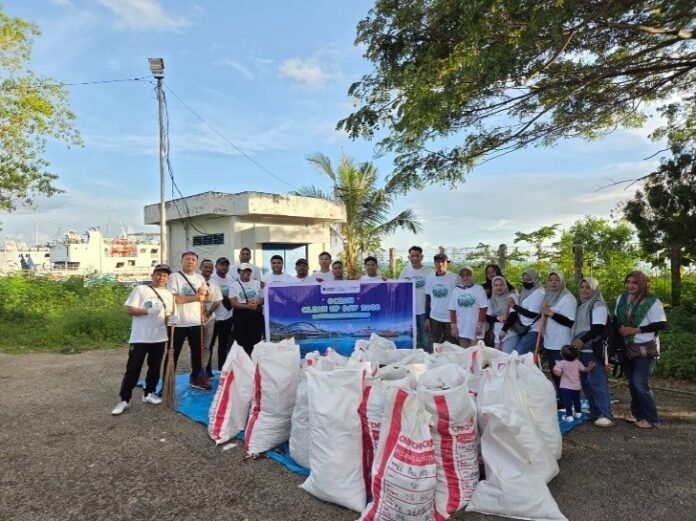 FOTO 16 Juni_Kegiatan Ocean Clean Up Day 2026 secara serentak di berbagai wilayah operasional perusahaan. dok. asdp