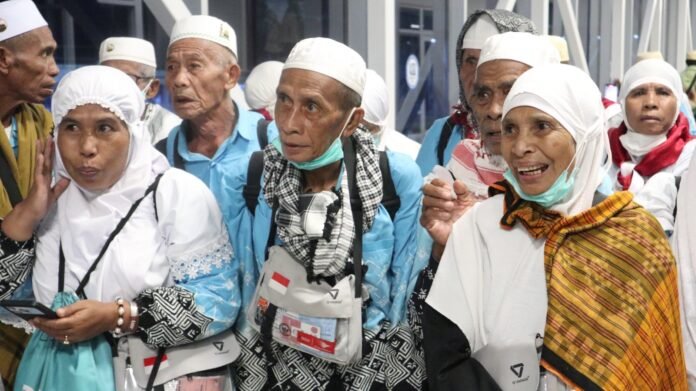 FOTO 16 Juni_Para jemaah haji Indonesia yang tiba di tanah air. dok. kemenhaj