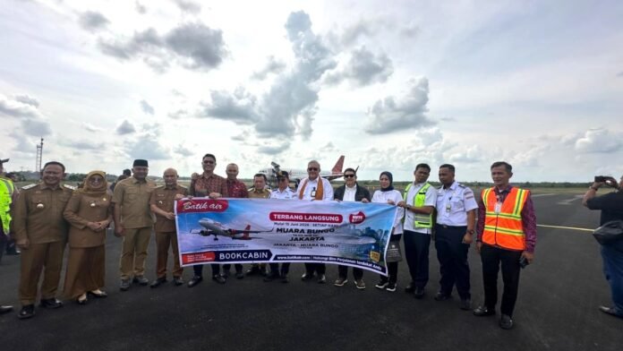 FOTO 16 Juni_eremonial pendaratan dan penerbangan perdana di Bandar Udara Muara Bungo, Kabupaten Bungo, Provinsi Jambi. 1 1