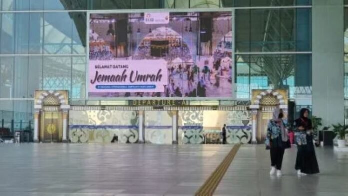 FOTO 19 Juni_Spanduk perjalanan umrah di Bandara Kertajati, Jawa Barat. (dok. angkasapura) INI