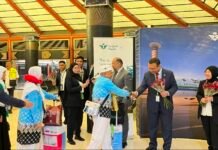 Penerbangan Perdana Kepulangan Bawa 391 Jemaah Haji Kloter JKG-01 Tiba di Tanah Air