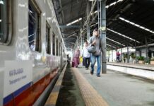 KA Rajabasa Gunakan Ekonomi Premium Modifikasi