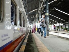 KA Rajabasa Gunakan Ekonomi Premium Modifikasi