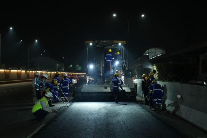 FOTO 21 Juni_Pelaksanaan program preservasi rutin dan preventif di seluruh ruas jalan tol yang dikelola oleh PT Jasa Marga Tbk. (dok. jasamarga.com)