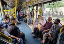 Dua Dekade Rp 3.500: Implikasi Multidimensi Rencana Penyesuaian Tarif Transjakarta