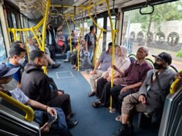 Dua Dekade Rp 3.500: Implikasi Multidimensi Rencana Penyesuaian Tarif Transjakarta