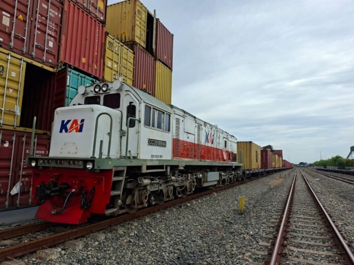FOTO 1 Juli_Angkutan logistik berbsis rel. (dok. istimewa) 1