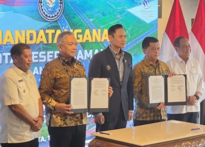 FOTO 16 Juli_Acara penandatanganan nota kesepahaman antara PT Dirgantara Indonesia dan PT Bandarudara Internasional Jawa Barat INI