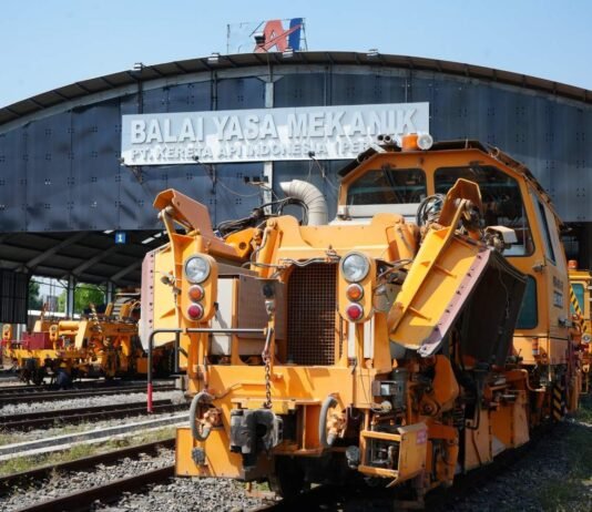 Balai Yasa Mekanik Cirebon Prujakan Jaga Keandalan 51 Mesin Perawatan Rel untuk Seluruh Jawa