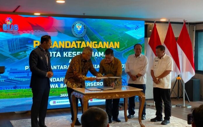 FOTO 20 Juli_Penandatanganan Nota Kesepahaman antara PT Dirgantara Indonesia (PTDI) dan PT Bandarudara Internasional Jawa Barat (Perseroda) atau BIJB