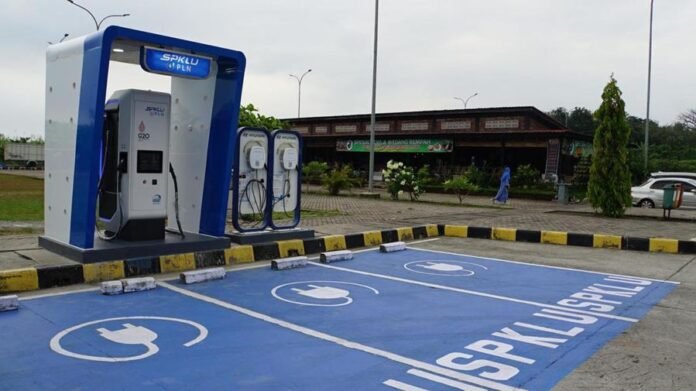 FOTO 25 Juli_SPKLU di rest area tol. (Dok. Jasa Marga)
