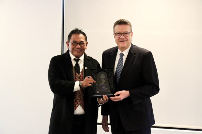 FOTO 29 Juli_Penandatanganan Memorandum of Understanding (MoU) tentang kerja sama modernisasi layanan navigasi penerbangan
