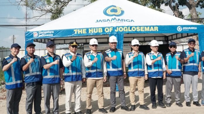 FOTO 3 Juli_meninjau kesiapan operasional Jalan Tol Prambanan 2