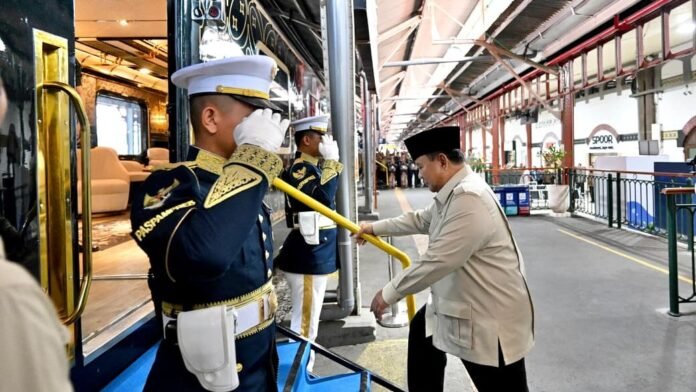 FOTO 30 Juli_Presiden naik kereta api