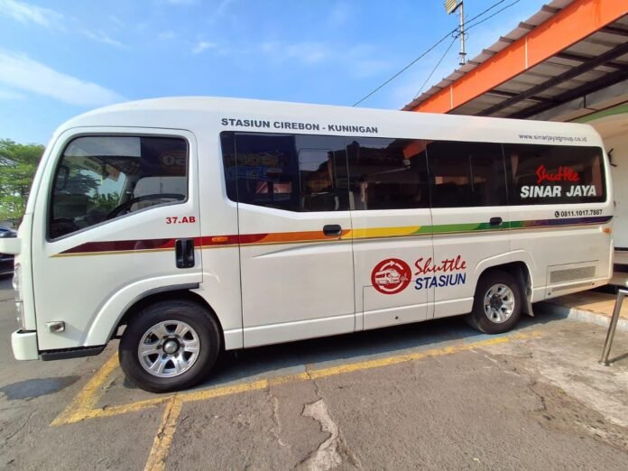 FOTO 30 Juni_Kolaborasi KAI Daerah Operasi 3 Cirebon dengan Sinarjaya Group menyediakan shuttle (angkutan pengumpan) rute