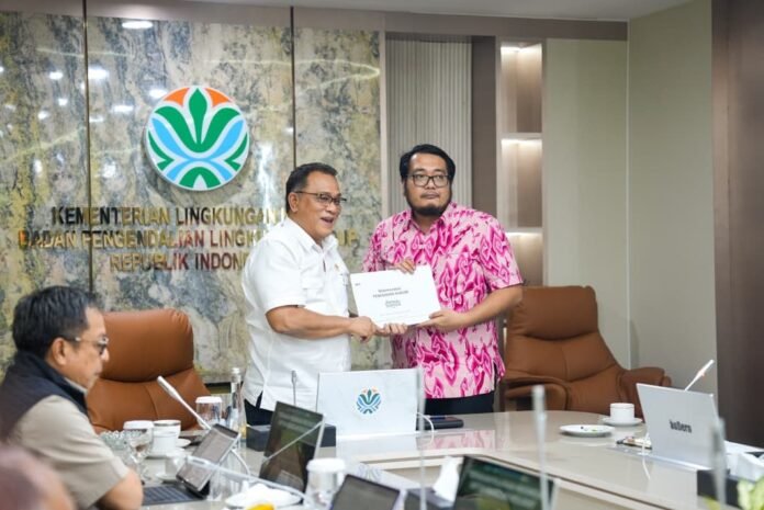 FOTO 31 Juli_Audiensi pengurus Wahana Lingkungan Hidup Indonesia (WALHI), dipimpin Direktur Eksekutif Nasional WALHI Boy Jerry Even Sembiring di Kantor Kementerian Lingkungan Hidup, Jkt