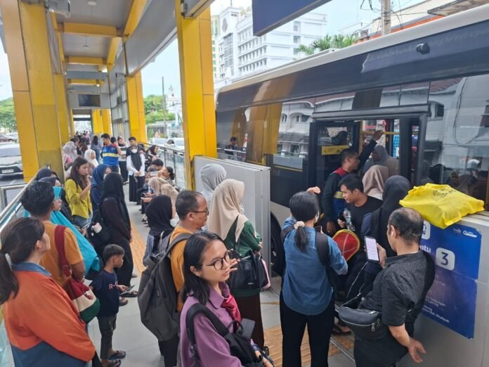 FOTO 4 Juli_Armada angkutan umum di Kota Medan, Sumatra Utara. (dok. istimewa) 1