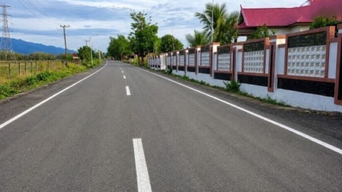 FOTO 7 Juli_Salah satu jalan daerah yang meningkatkan konektivitas. dok. kementerianpu INI