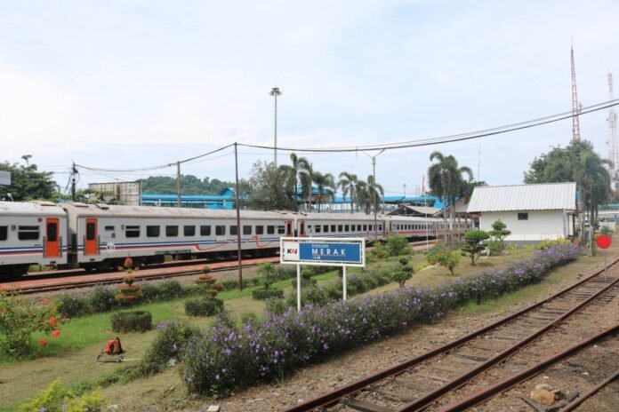 FOTO 9 Juli_Stasiun Merak di Provinsi Banten yang terkoneksi dengan pelabuhan penyeberangan. (dok. kai)