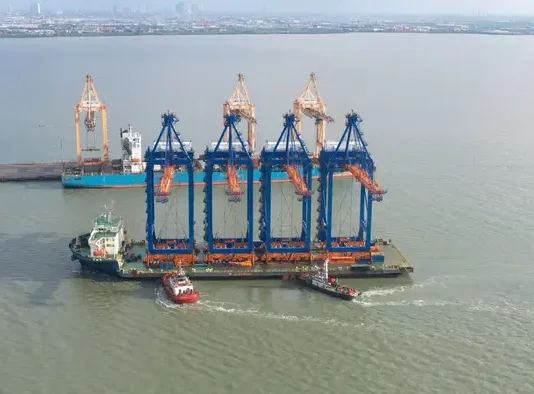 Pelindo Marine Kawal QCC dan RTG Baru di Pelabuhan