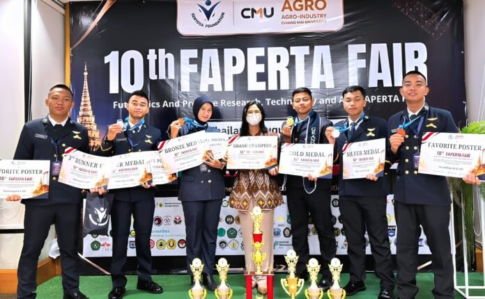 FOTO 11 Agustus_Mahasiswa Poltekpel Surabayameraih Grand Champion pada International Essay Competition INI