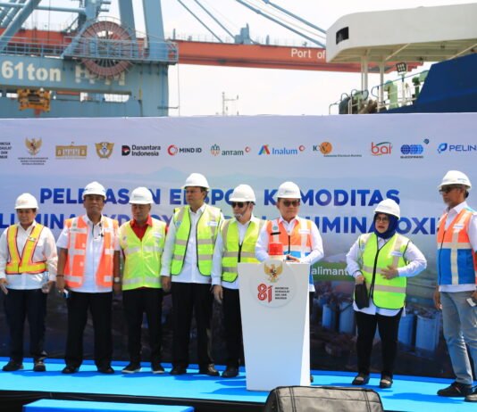 Ekspor Produk Alumina Kembali Berjalan melalui Pelabuhan Pontianak