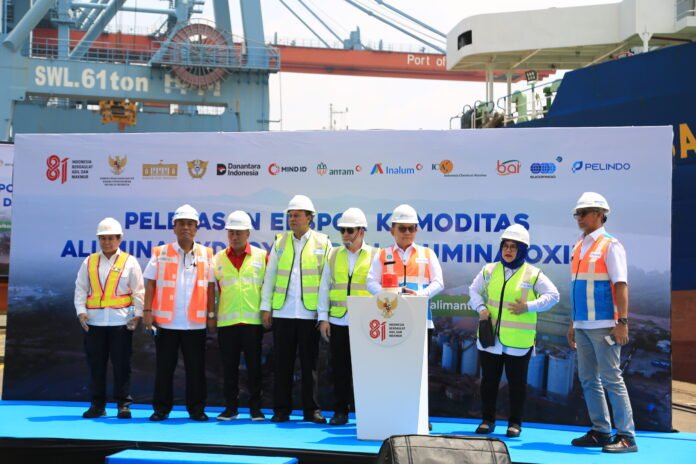 FOTO 11 Agustus_Pelepasan ekspor produk alumina melalui Pelabuhan Dwikora Pontianak. dok. pelindo