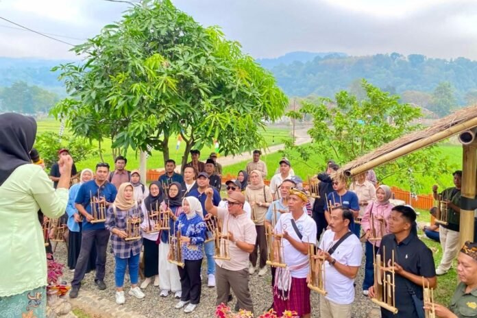 FOTO 13 Agustus_Program dan berkolaborasi untuk memperkuat daya saing dan tata kelola desa wisata. dok. kemenpar