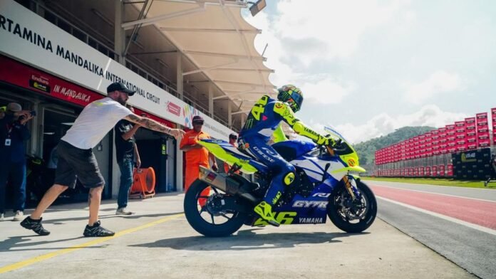 FOTO 13 Agustus_Saat Valentino Rossi dengan kostum balap bersiap mencoba sirkuit Pertamina Mandalika di Lombok, Nusa Tenggara Barat pada 29 Januari 2026. injourney