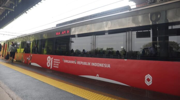 FOTO 14 Agustus_KAI menghadirkan livery Hari Ulang Tahun (HUT) ke-81 Kemerdekaan Indonesia di sejumlah perjalanan kereta api. (dok. kai)