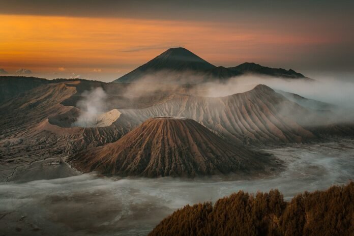 FOTO 19 Agustus_Taman Nasional Bromo Tengger Semeru (TNBTS). dok. wikipedia