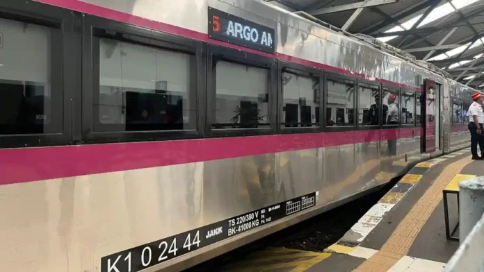 FOTO 28 Agustus_Kereta Api (KA) Argo Muria dair Stasiun Semarang Tawang - Gambir. (dok. kai)