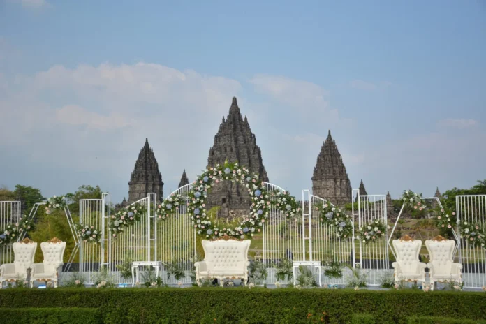 FOTO 3 Agustus_Rama Shinta Garden Resto yang menjadi alternatif venue wedding dengan latar belakang Candi Prambanan. dok. istimewa