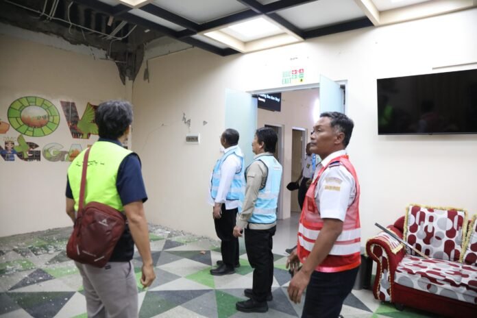 FOTO 30 Agustus_Peninjauan langsung pada sejumlah bandar udara yang terdampak gempa bumi di Provinsi Nusa Tenggara Timur. dok. hubud 1