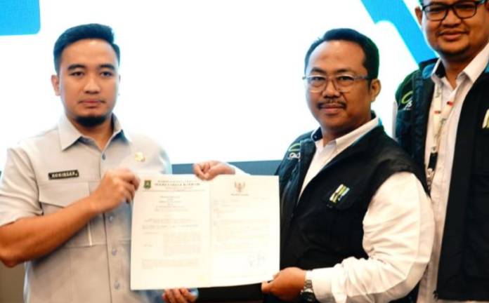 FOTO 1 Sept_Penandatanganan perpanjangan perjanjian sewa lahan Terminal Terpadu Merak dengan Pemerintah Kota (Pemkot) Cilegon