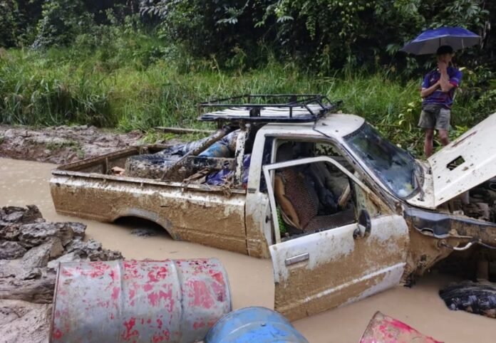 FOTO 16 Sept_Kondisi jalan di Kecamatan Krayan Selatan, Kabupaten Nunukan, Kalimantan Utara 1 INI
