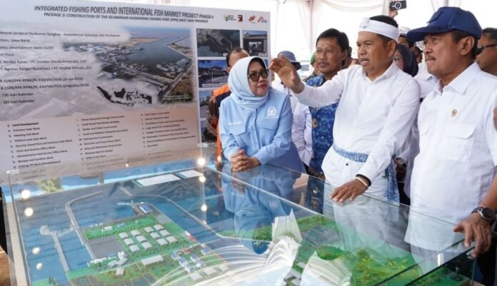 FOTO 21 Sept_Peninjauan usai acara Groundbreaking Pengembangan Pelabuhan Perikanan Nusantara ( PPN) Kejawanan di Cirebon, Jawa Barat. dok. kkp INI