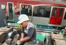 KAI Rawat Tujuh Trainset KRL iE305