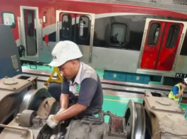 KAI Rawat Tujuh Trainset KRL iE305