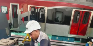 KAI Rawat Tujuh Trainset KRL iE305
