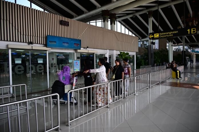 Para penumpang yang berangkat dari Terminal 1B Bandara Soekarno-Hatta, Tangerang. (dok. kemenhub)