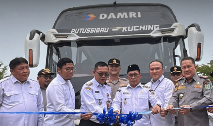 FOTO 14 Okt_Peresmian layanan Angkutan Antar Lintas Batas Negara (ALBN) DAMRI dengan rute Putussibau - Kuching, Malaysia. dok. damri INI
