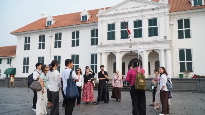 FOTO 18 Okt_Wisatawan saat berada di destinasi wisata Kota Tua, Jakarta. dok. kemenpar