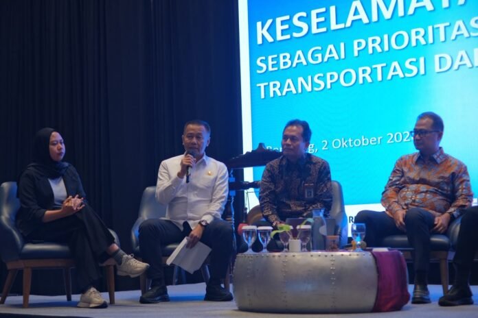 FOTO 2 Okt_Kegiatan Lokakarya Forum Wartawan Perhubungan Membangkitkan Kesadaran Keselamatan, Keamanan dan Kenyamanan Transportasi di Bandung, Jawa Barat 11