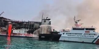 Pemadaman KMP Batumandi Tuntas dengan Kemenhub Kerahkan KN Trisula P.111 untuk Pendinginan