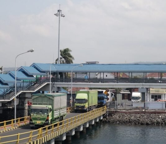 Arus Truk Logistik Meningkat di Lintas Penyeberangan Ketapang – Gilimanuk