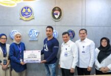 Kemenhub Fasilitasi Penyerahan Asuransi Dua Pelaut Indonesia