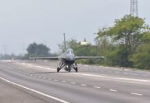Empat Pesawat Tempur Uji Coba Pendaratan di Jalan Tol Pasuruan – Probolinggo