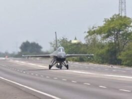 Empat Pesawat Tempur Uji Coba Pendaratan di Jalan Tol Pasuruan – Probolinggo